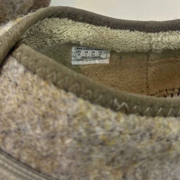 Keen Howser canvas slip on sneakers black size 11